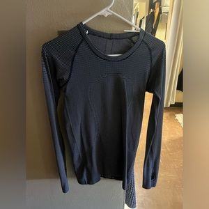 Lululemon long sleeve shirt